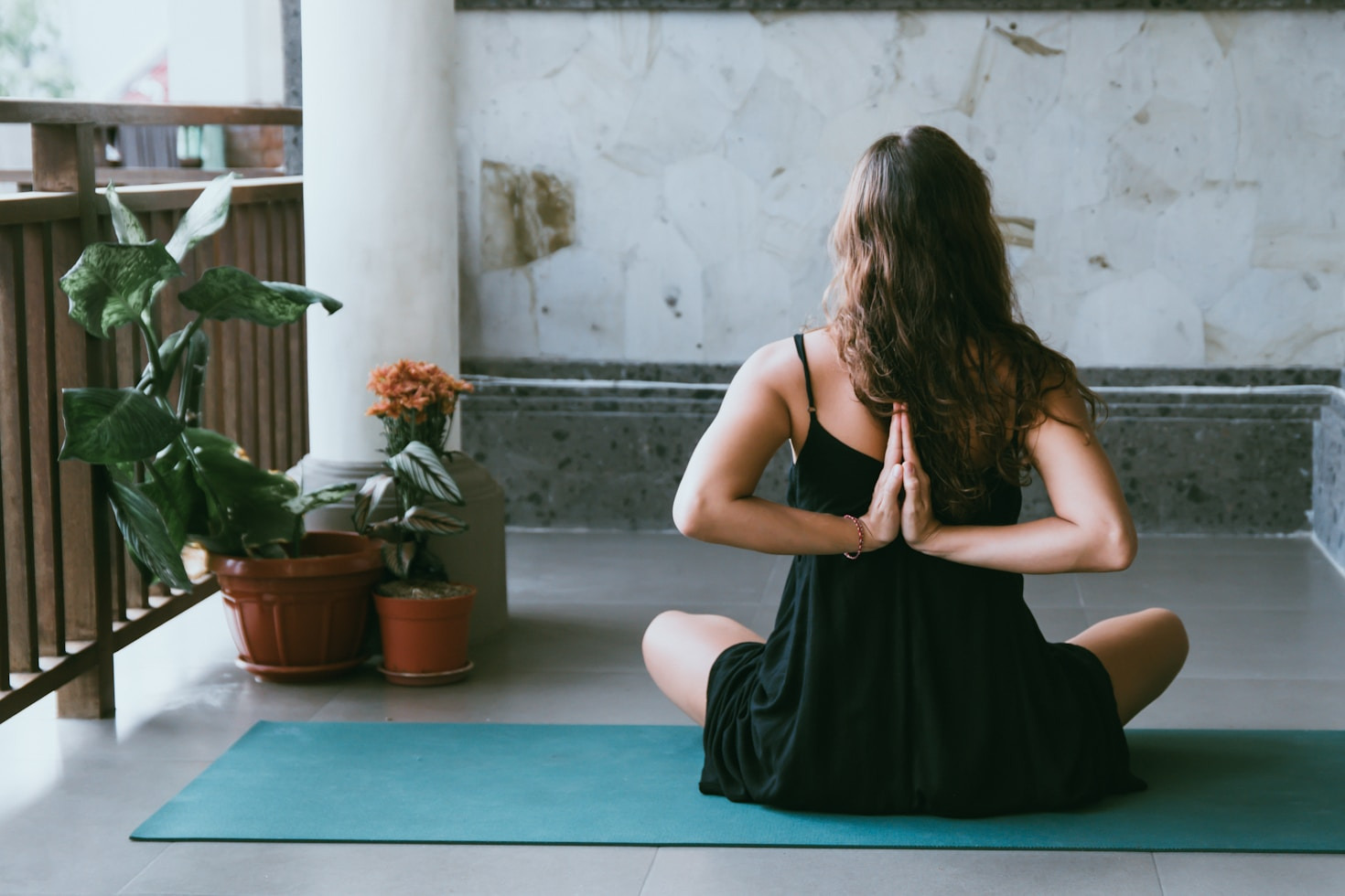Wie Yoga deine innere Balance stärkt